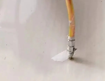 平利瓷砖空鼓维修公司专业解答在瓷砖铺贴过程中，如果使用的砂料过粗（如全部使用了粗砂），可能会导致以下问题